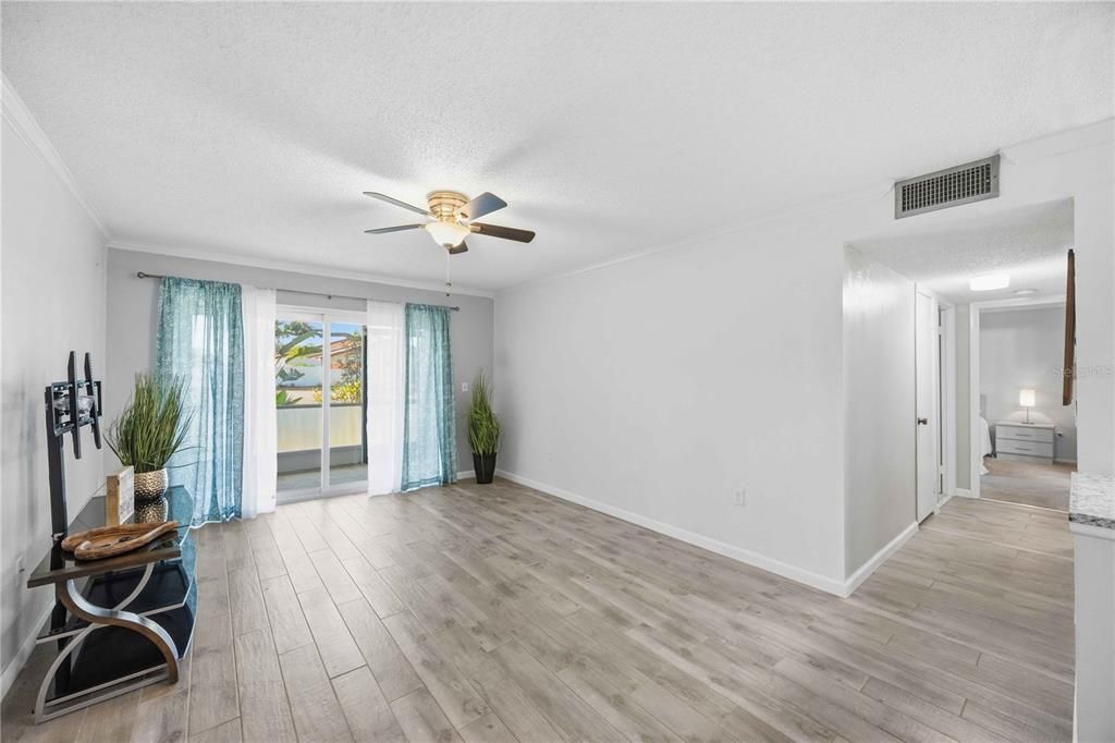 На продажу: $213,000 (2 спален, 2 ванн, 876 Квадратных фут)