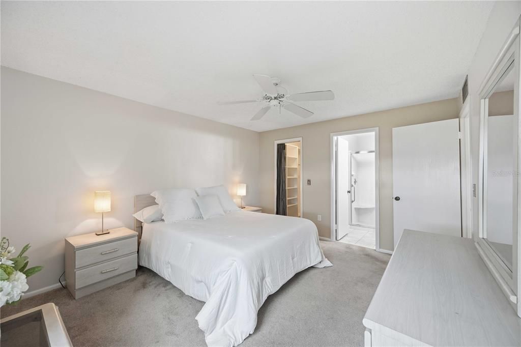 На продажу: $213,000 (2 спален, 2 ванн, 876 Квадратных фут)