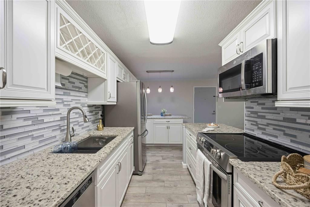 На продажу: $213,000 (2 спален, 2 ванн, 876 Квадратных фут)