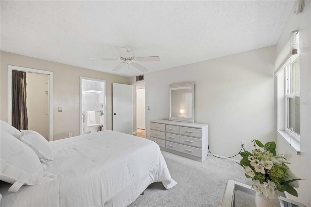 На продажу: $213,000 (2 спален, 2 ванн, 876 Квадратных фут)