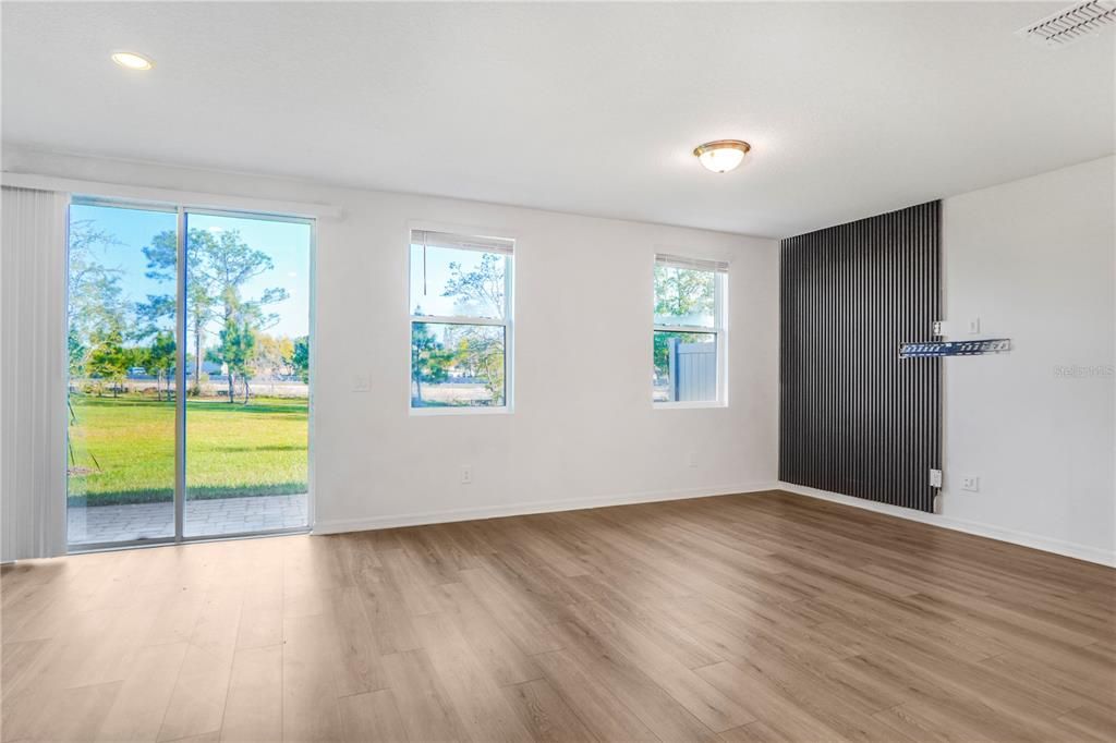 Active With Contract: $2,190 (3 beds, 2 baths, 1560 Square Feet)