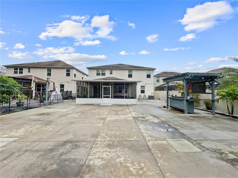 En Venta: $715,000 (5 camas, 3 baños, 3827 Pies cuadrados)
