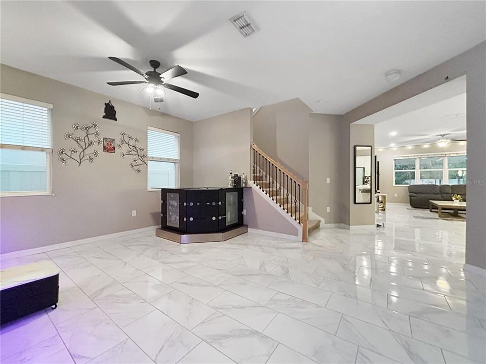En Venta: $715,000 (5 camas, 3 baños, 3827 Pies cuadrados)