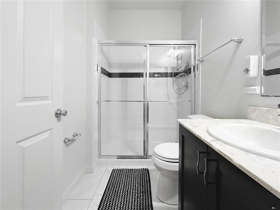 En Venta: $715,000 (5 camas, 3 baños, 3827 Pies cuadrados)