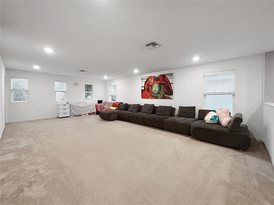 En Venta: $715,000 (5 camas, 3 baños, 3827 Pies cuadrados)