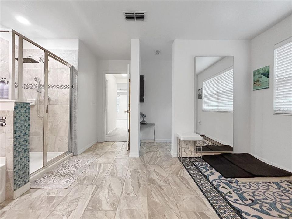 En Venta: $715,000 (5 camas, 3 baños, 3827 Pies cuadrados)