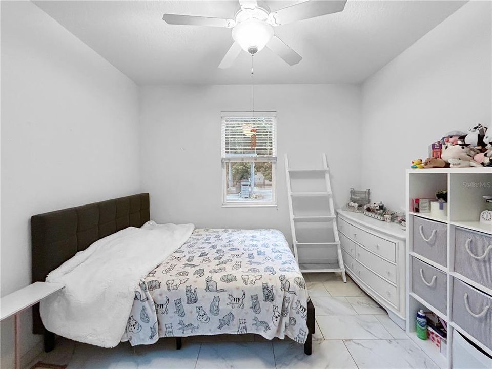 En Venta: $715,000 (5 camas, 3 baños, 3827 Pies cuadrados)