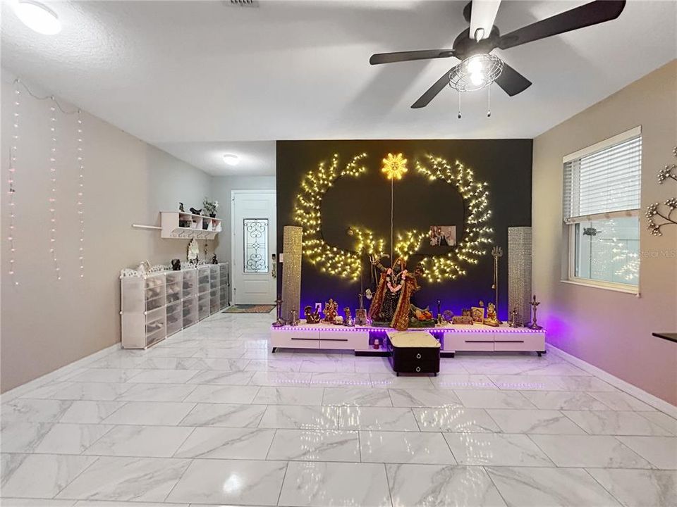 En Venta: $715,000 (5 camas, 3 baños, 3827 Pies cuadrados)
