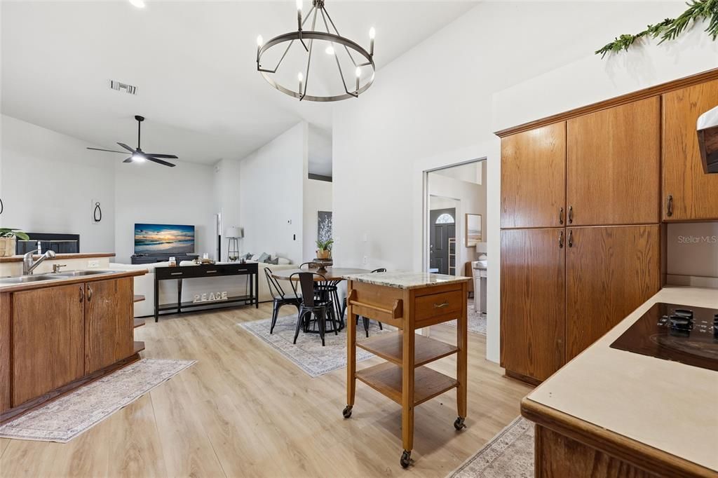 En Venta: $859,000 (6 camas, 3 baños, 2852 Pies cuadrados)
