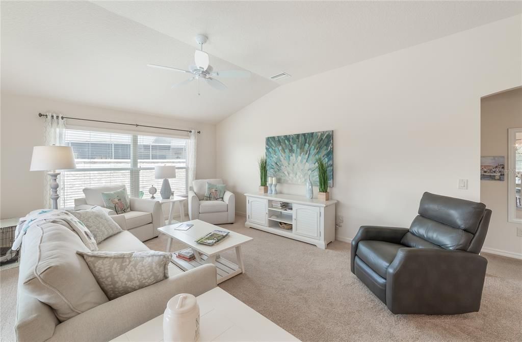 На продажу: $379,000 (3 спален, 2 ванн, 1604 Квадратных фут)