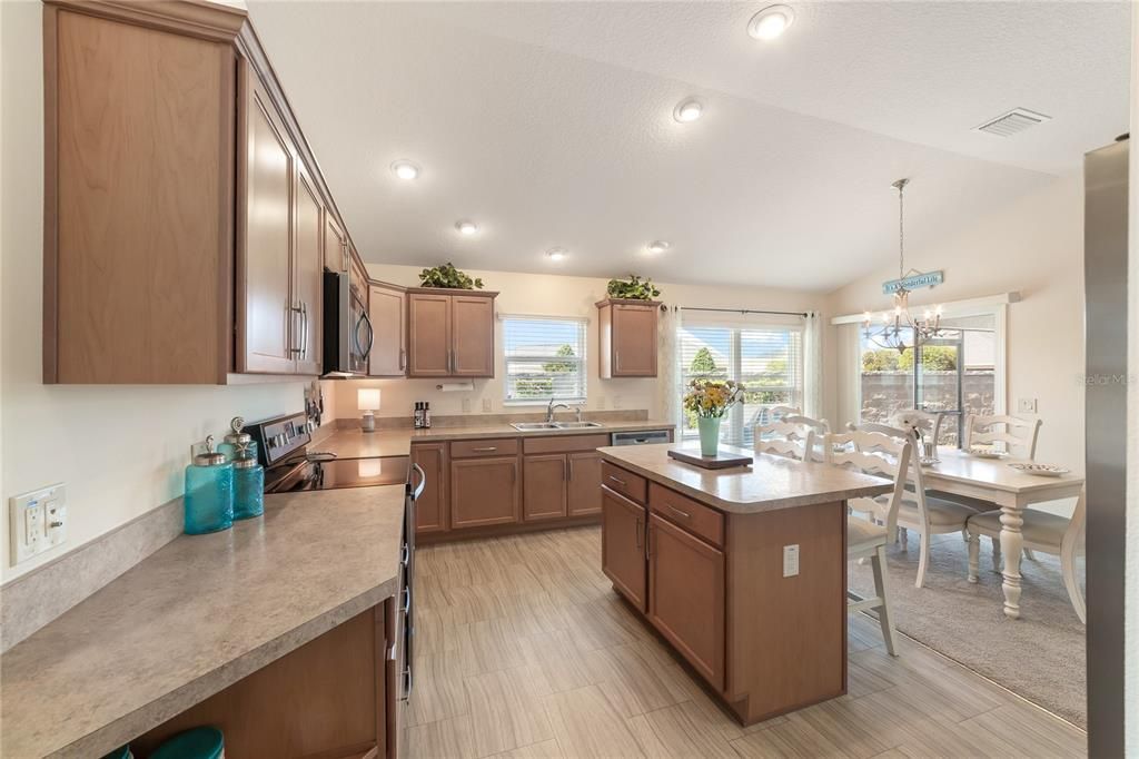 На продажу: $379,000 (3 спален, 2 ванн, 1604 Квадратных фут)