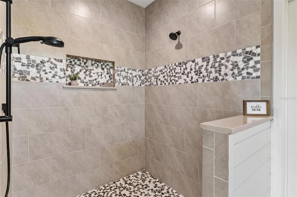 En Venta: $469,900 (3 camas, 2 baños, 2210 Pies cuadrados)