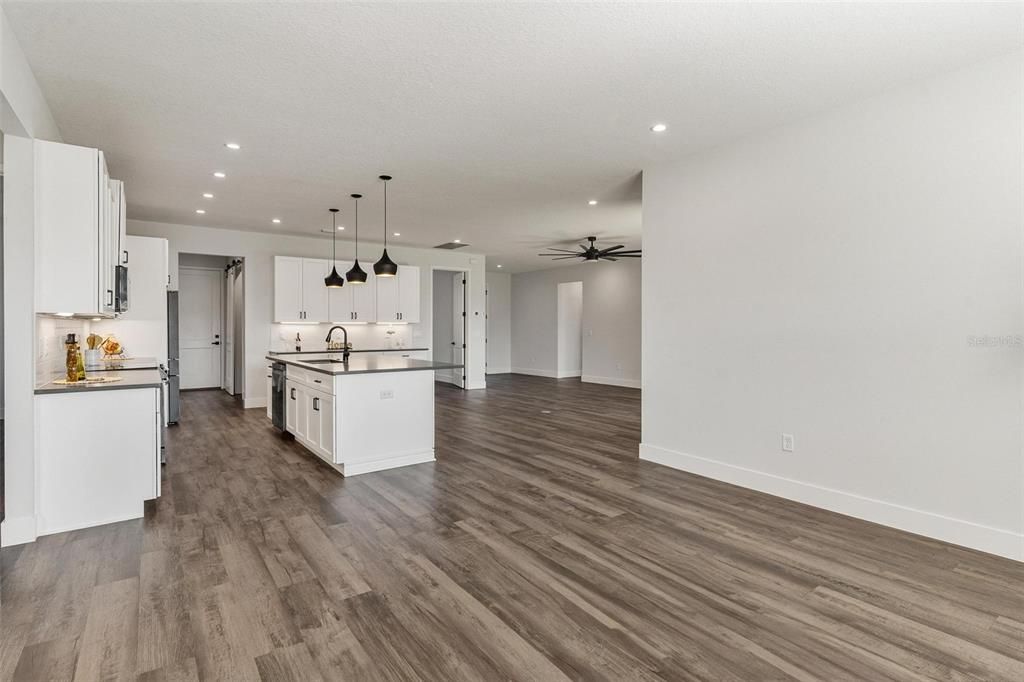 En Venta: $469,900 (3 camas, 2 baños, 2210 Pies cuadrados)