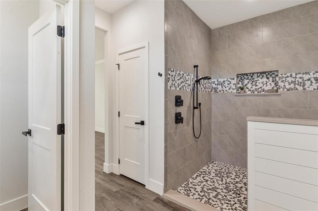En Venta: $469,900 (3 camas, 2 baños, 2210 Pies cuadrados)