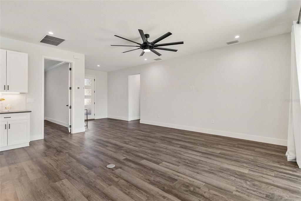 En Venta: $469,900 (3 camas, 2 baños, 2210 Pies cuadrados)