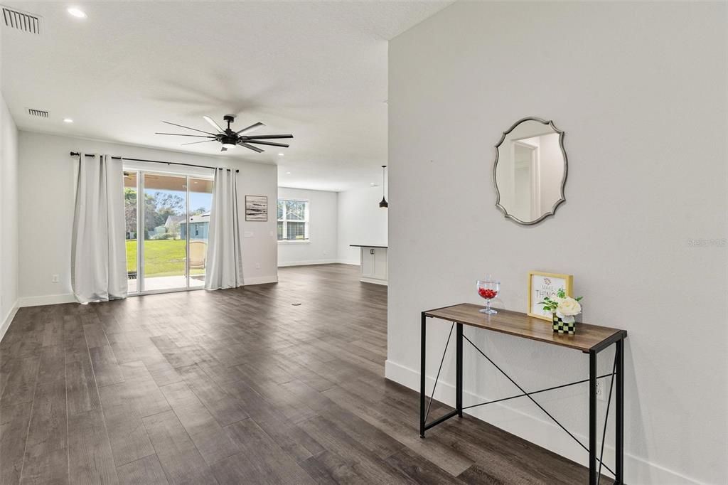 En Venta: $469,900 (3 camas, 2 baños, 2210 Pies cuadrados)