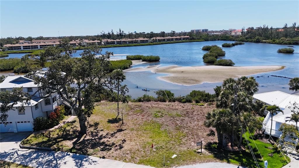 En Venta: $375,000 (0.19 acres)