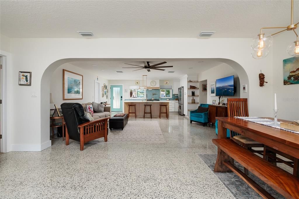En Venta: $839,000 (3 camas, 2 baños, 1411 Pies cuadrados)