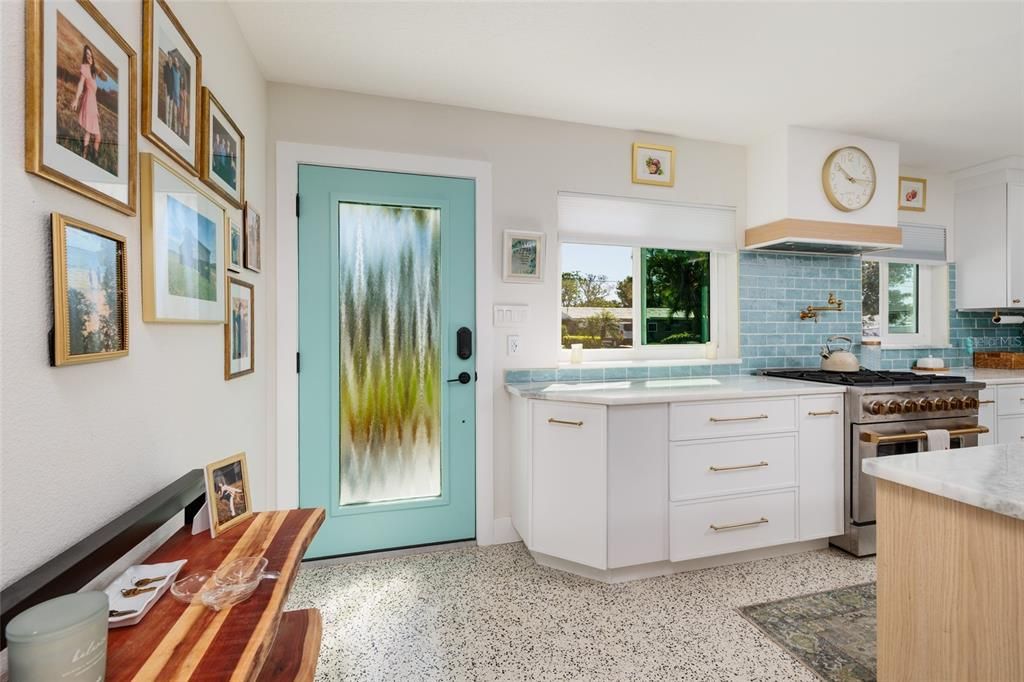 En Venta: $839,000 (3 camas, 2 baños, 1411 Pies cuadrados)