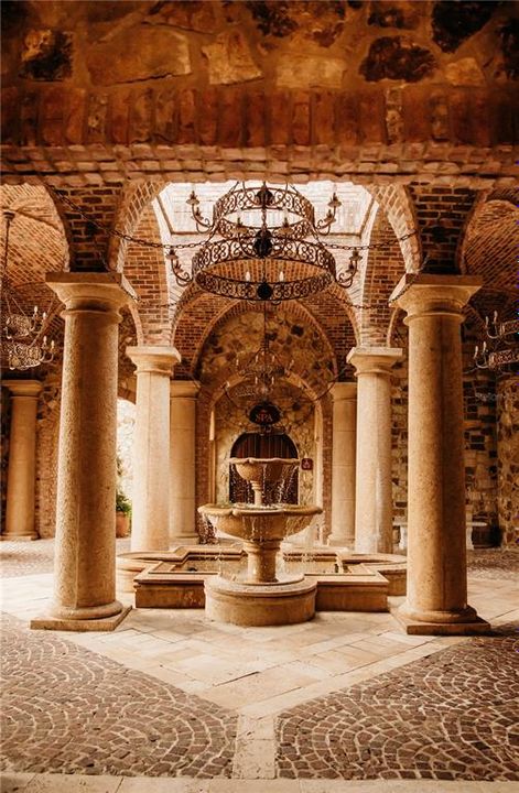 待售: $1,350,000 (1.25 acres)