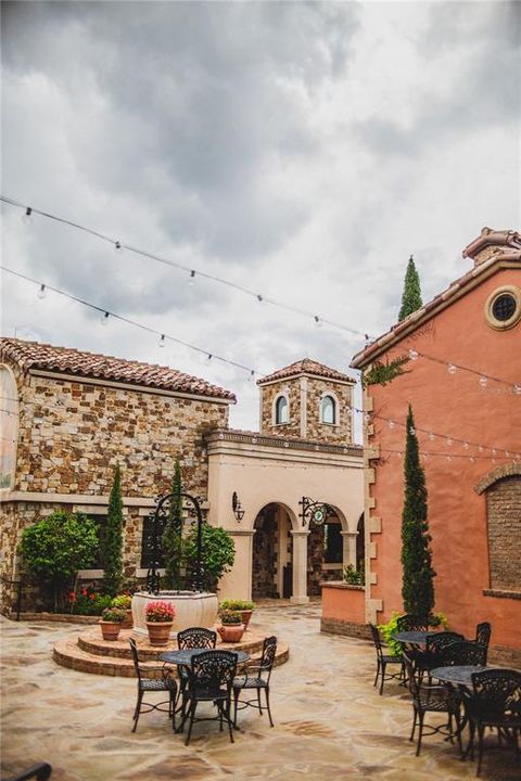 待售: $1,350,000 (1.25 acres)