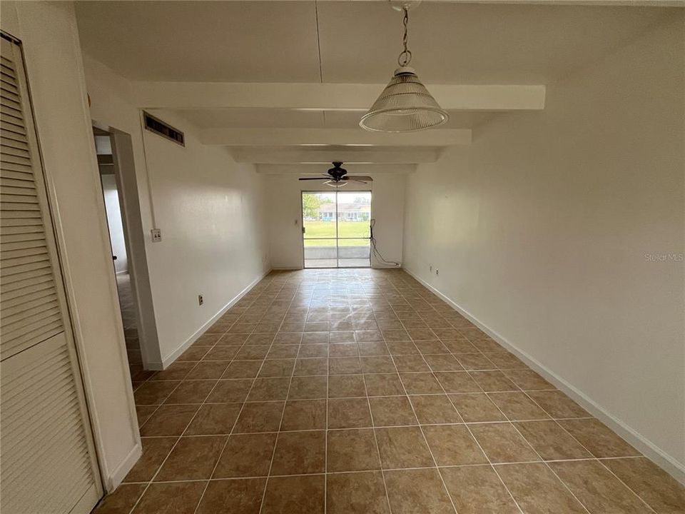 For Rent: $1,075 (1 beds, 1 baths, 648 Square Feet)