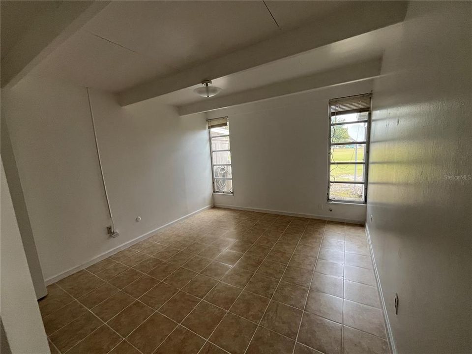 For Rent: $1,075 (1 beds, 1 baths, 648 Square Feet)