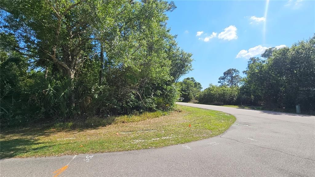 На продажу: $99,900 (0.46 acres)