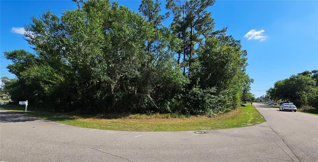 На продажу: $99,900 (0.46 acres)