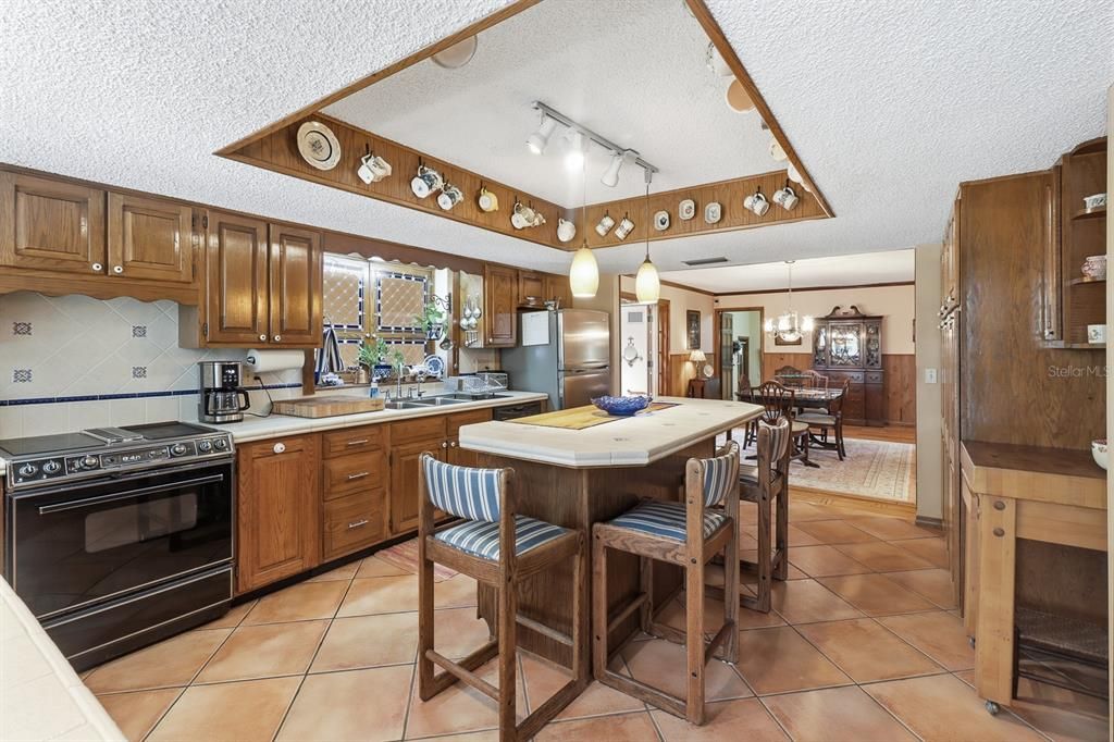For Sale: $1,399,000 (4 beds, 3 baths, 3740 Square Feet)
