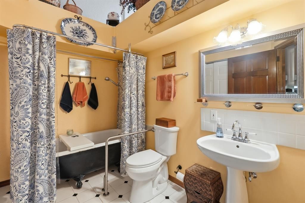 For Sale: $1,399,000 (4 beds, 3 baths, 3740 Square Feet)