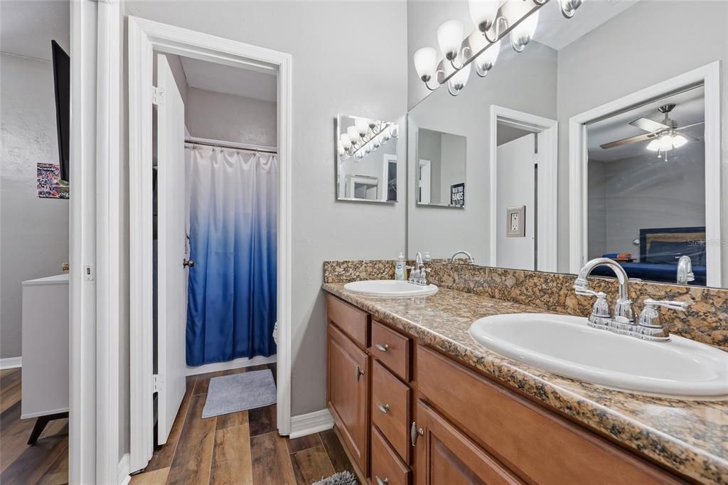 En Venta: $244,900 (3 camas, 3 baños, 1629 Pies cuadrados)