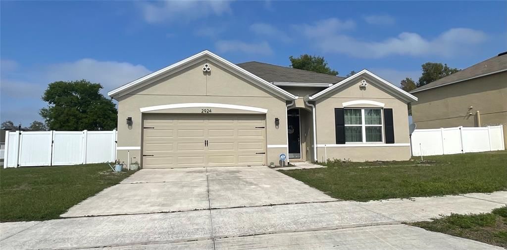 Vendido Recientemente: $285,000 (4 camas, 2 baños, 1827 Pies cuadrados)