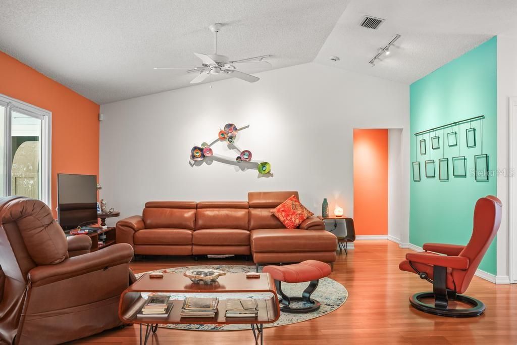 Activo con contrato: $479,000 (3 camas, 2 baños, 1596 Pies cuadrados)