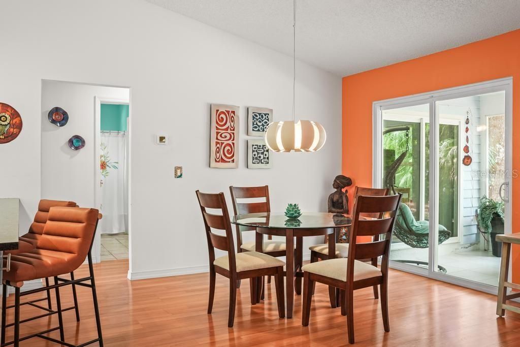 Activo con contrato: $479,000 (3 camas, 2 baños, 1596 Pies cuadrados)