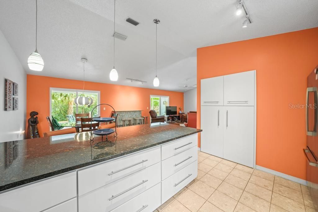 Activo con contrato: $479,000 (3 camas, 2 baños, 1596 Pies cuadrados)