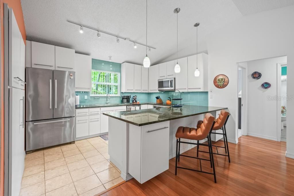 Activo con contrato: $479,000 (3 camas, 2 baños, 1596 Pies cuadrados)