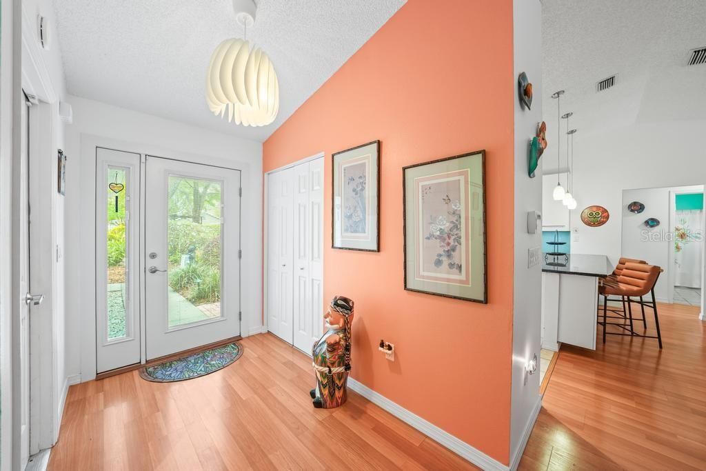 Activo con contrato: $479,000 (3 camas, 2 baños, 1596 Pies cuadrados)