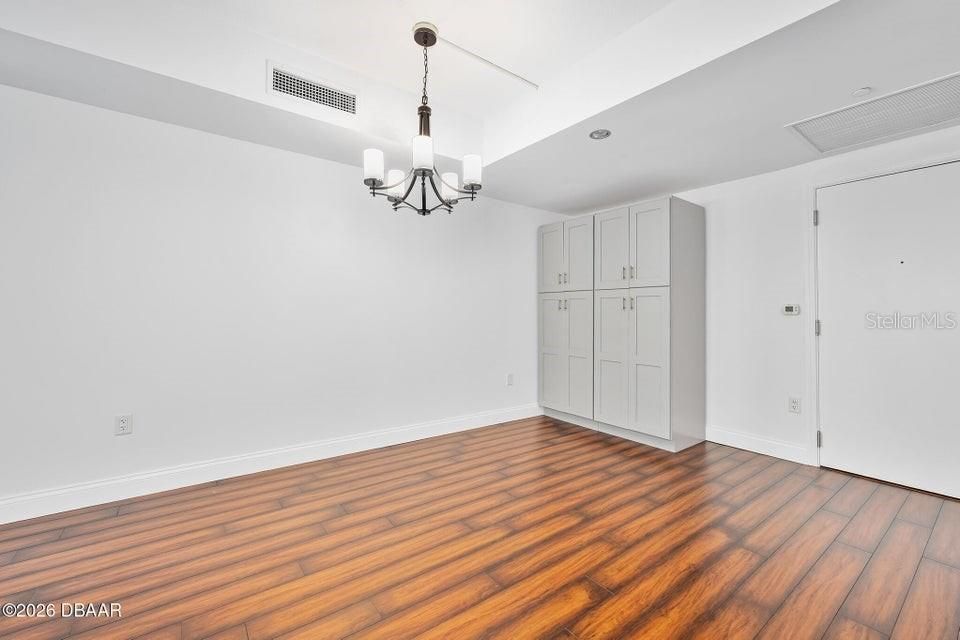 For Sale: $285,000 (2 beds, 2 baths, 1689 Square Feet)