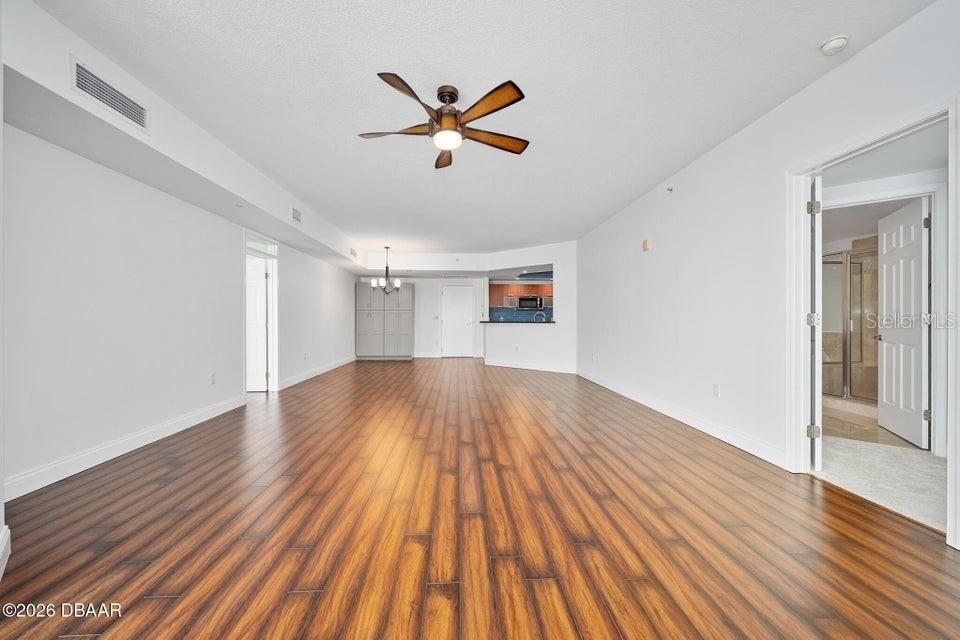 For Sale: $285,000 (2 beds, 2 baths, 1689 Square Feet)