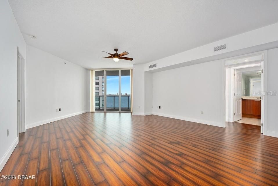 For Sale: $285,000 (2 beds, 2 baths, 1689 Square Feet)