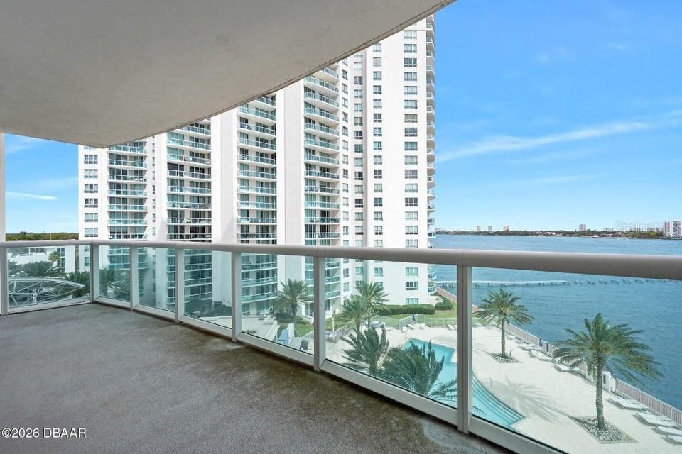 For Sale: $285,000 (2 beds, 2 baths, 1689 Square Feet)