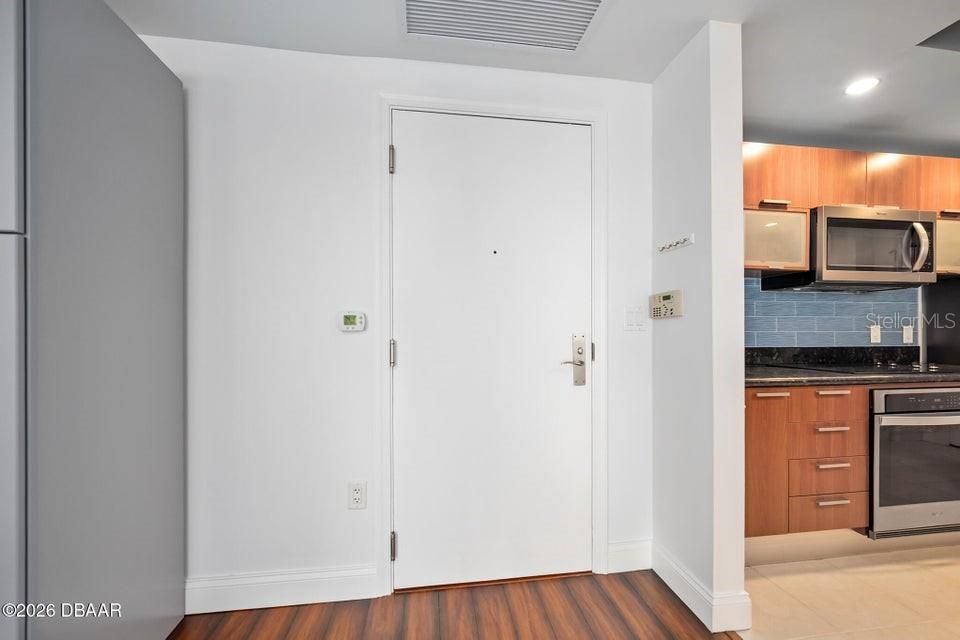 For Sale: $285,000 (2 beds, 2 baths, 1689 Square Feet)