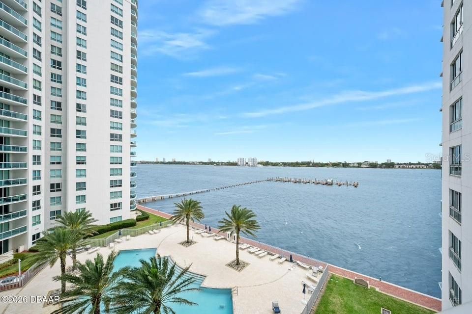 For Sale: $285,000 (2 beds, 2 baths, 1689 Square Feet)
