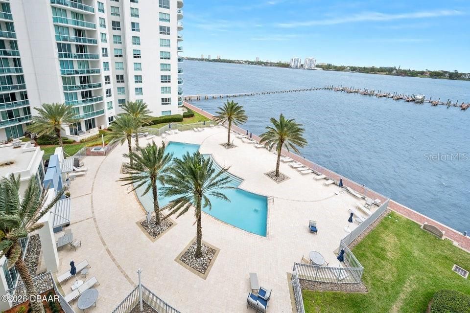 For Sale: $285,000 (2 beds, 2 baths, 1689 Square Feet)