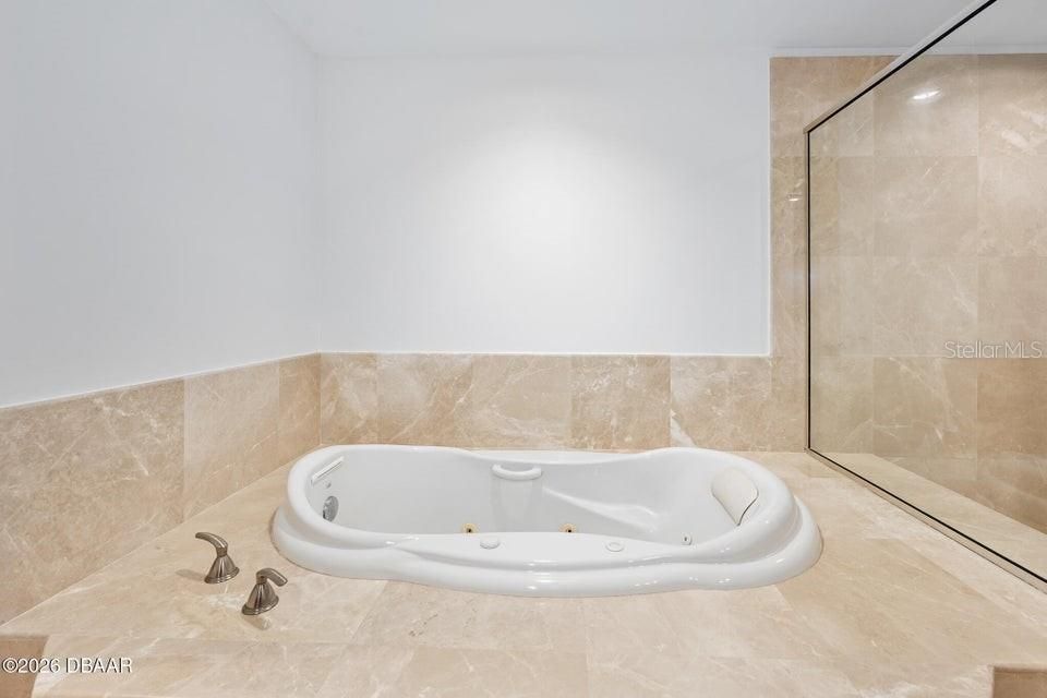 For Sale: $285,000 (2 beds, 2 baths, 1689 Square Feet)