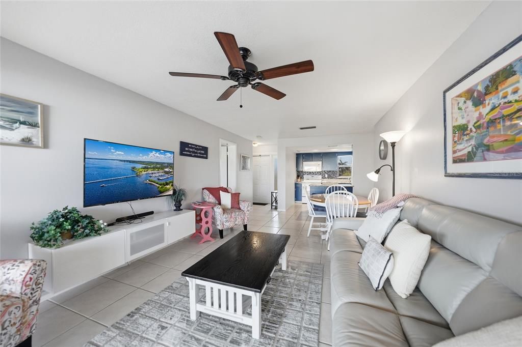 На продажу: $269,000 (2 спален, 2 ванн, 1089 Квадратных фут)