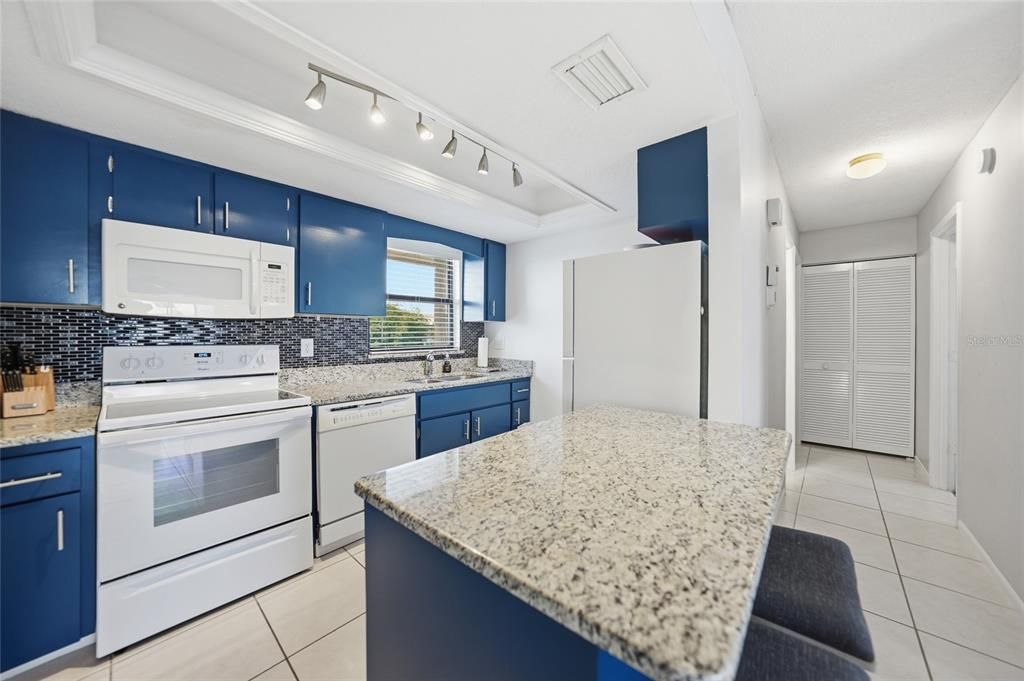 На продажу: $269,000 (2 спален, 2 ванн, 1089 Квадратных фут)