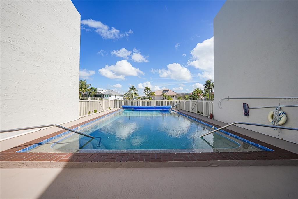 На продажу: $269,000 (2 спален, 2 ванн, 1089 Квадратных фут)