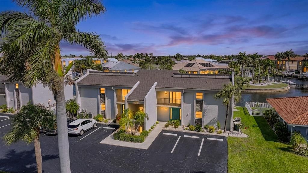 На продажу: $269,000 (2 спален, 2 ванн, 1089 Квадратных фут)